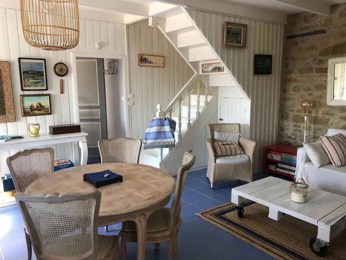 Charming Holiday Home 50 M From The Sea Plougasnou Franciaország
